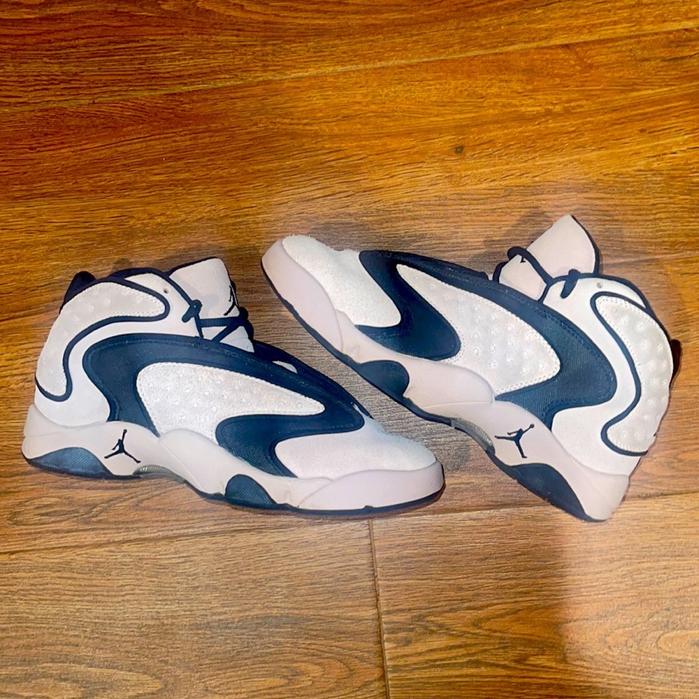 Jordan womens size 7, slightly worn